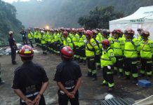 Fotos: Bomberos trabajan en buscar cuerpos tras alud en Guatemala