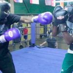 Vídeo: Obliga a su hijo a luchar con un boxeador por praticar bullying obligado