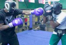 Vídeo: Obliga a su hijo a luchar con un boxeador por praticar bullying obligado