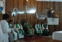 Cardenal Brenes visita parroquia en Batahola