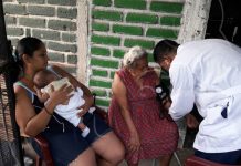 Brigada de médicos visita a familias de Momotombo