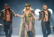 El error de Britney Spears y su bailarín en pleno escenario