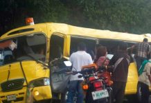 Choque entre rastra y bus deja tres muertos en Honduras