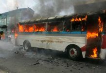 Se queman dos buses en taller de colonia San Agustin, San Salvador