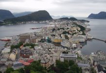 Un muerto al caer autobús por un barranco en Noruega