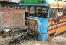 Encuentran bus desmantelado en comunidad de León