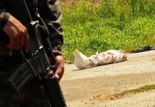 Honduras: Lanzan cadáver encostalado desde vehículo
