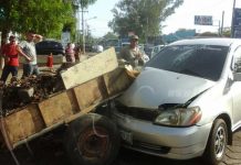Carro se pasa llevando carretón en Laureles Norte