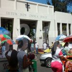 Nicaragüenses visitan a sus deudos