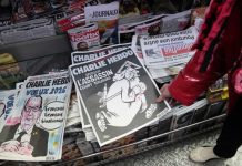 Publican un Dios Asesino en portada de Charlie Hebdo