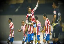 Chivas golea 3-0 a América en el Clásico del fútbol mexicano