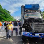 Camión impacta contra una camioneta, resultando una persona lesionada en Chontales camion, camioneta, accidente, nicaragua, chontales,