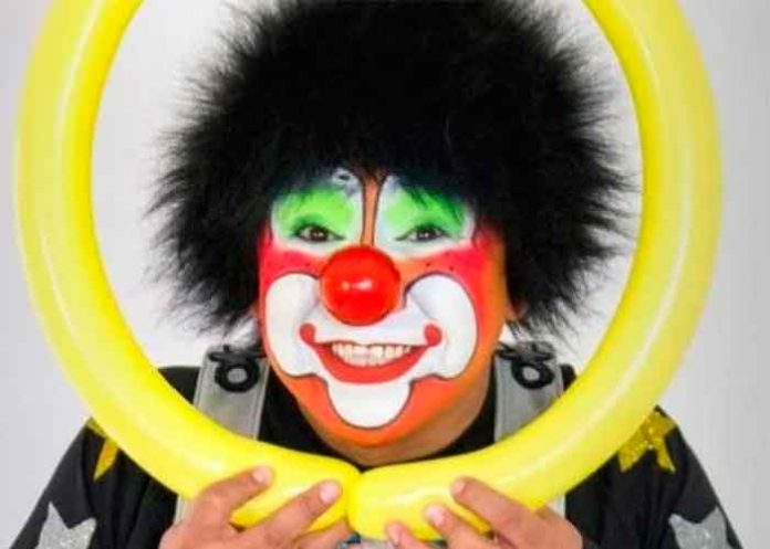 mexico, payaso, chuponcito, demanda, acoso sexual, ex pareja,