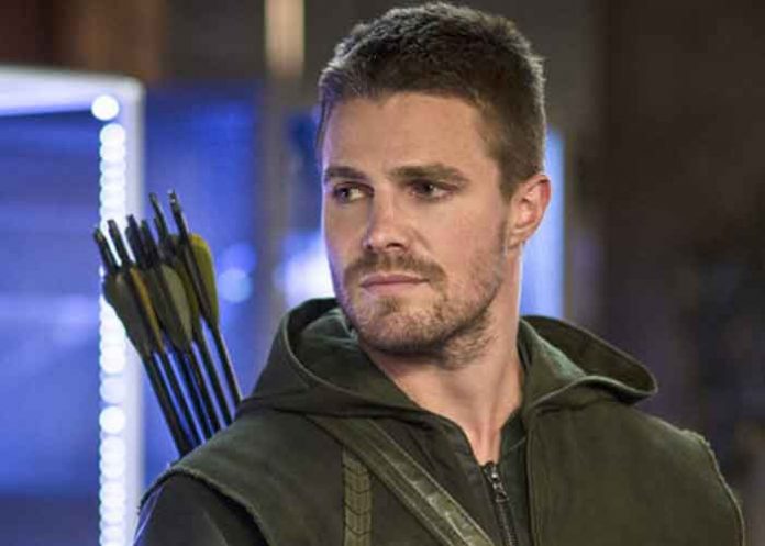cine, stephen amell, arrow, esposa, discusion,