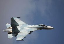Pilotos mueren al estrellarse su avión durante una exhibición de vuelo