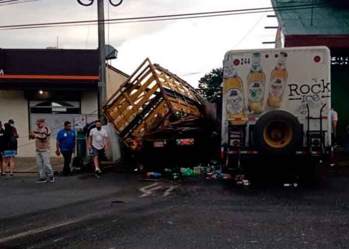 costa rica, accidente vial, cinco muertos, choque, camiones,