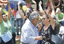Costa Rica: Madrecitas celebran su día con bailongo