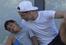 Escucha a Cristiano Ronaldo cantar la Mordidita con su hijo