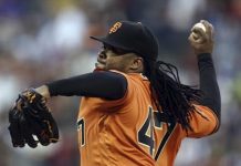 Cueto mantiene a Gigantes en lucha por wildcard