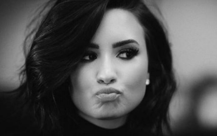 demi-se-disculpa