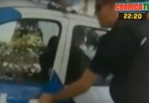 Vecinos detuvieron a ladrón y lo dejaron desnudo en plena calle (Video)