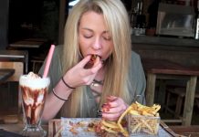 Joven devora hamburguesa gigante en tiempo récord