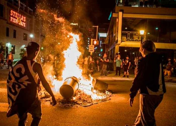 estados unidos, mineapolis, automovil, arrollo, muerto, heridos, manifestantes,