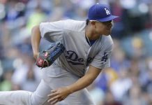 Urías logra su 1ra victoria y Greinke sale lesionado