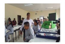 Ecuador: Inician clases alumnos afectados por terremoto