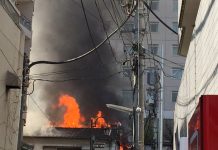 Japón: Fuerte incendio en un popular barrio de Tokio