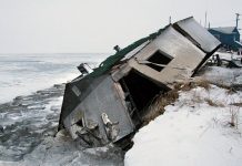 Aldea de Alaska votará si abandona su erosionada isla