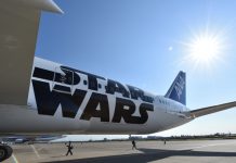 Estrenan avión alusivo a Star Wars