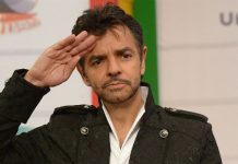 Eugenio Derbez ayuda a poner su estrella en el Paseo de la Fama