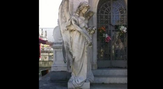fantasma-en-cementerio