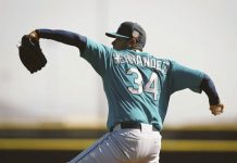 Félix Hernández debuta permitiendo tres carreras