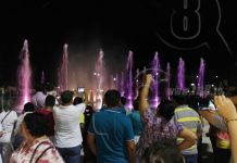Fuente luminosa es atracción principal en Día de La Independencia