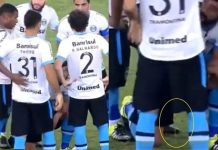 En video: Futbolista no aguanto y se hizo pipí en plena cancha