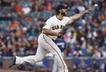 Bumgarner bate marca personal en victoria de Gigantes
