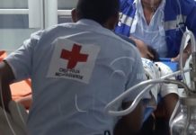 Le caen a golpes por supuestamente manosear a una niña