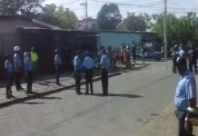 Granada: Policía frena ánimos caldeados en funeral
