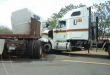 León: Chocan furgones y vehículos en la carretera