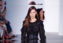Modelo Bella Hadid sufre aparatosa caída en pleno desfile