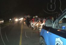 Motociclistas graves al impactar de frente
