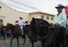 Inicia desfile hípico en Granada
