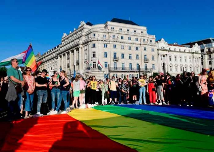 Hungría, homosexualidad, menores, ley,