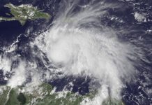 Redes : impacta rostro diabólico formado por huracán Matthew