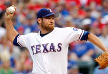 Colby Lewis acordó por un año con Rangers