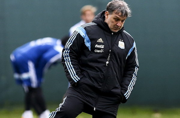 images_SECCIONES_PAGINA_WEB_8Deportivo_2014_Diciembre_1_AL_7_MARTINO_VOTA_A_MESSI03