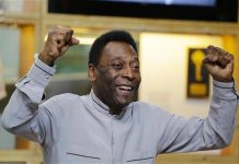 Santos firma contrato de uso de imagen con Pelé