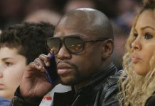 Policía habla con Mayweather sobre muertes